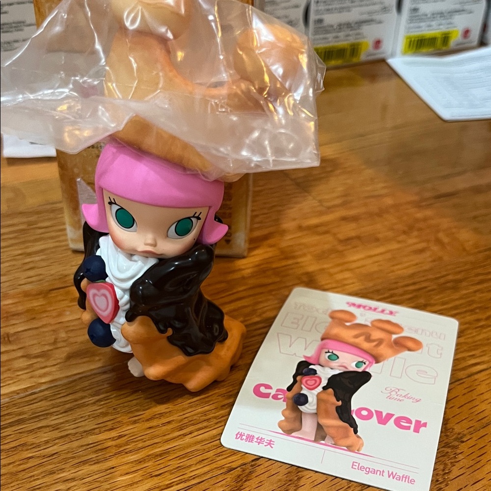 Pop mart Molly elegant waffle,Pink and Brown Collectible Figure 100%authentic!
